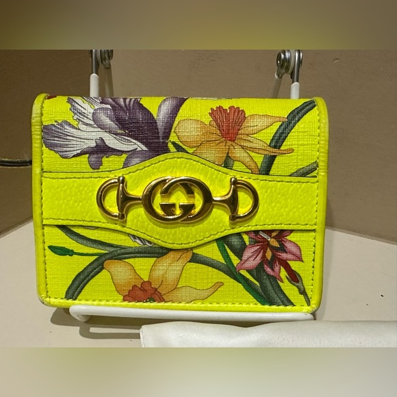 GUCCI Flora Zumi Compact Neon Yellow Leather Womens Bifold W/Dustbag and box - Picture 2 of 13